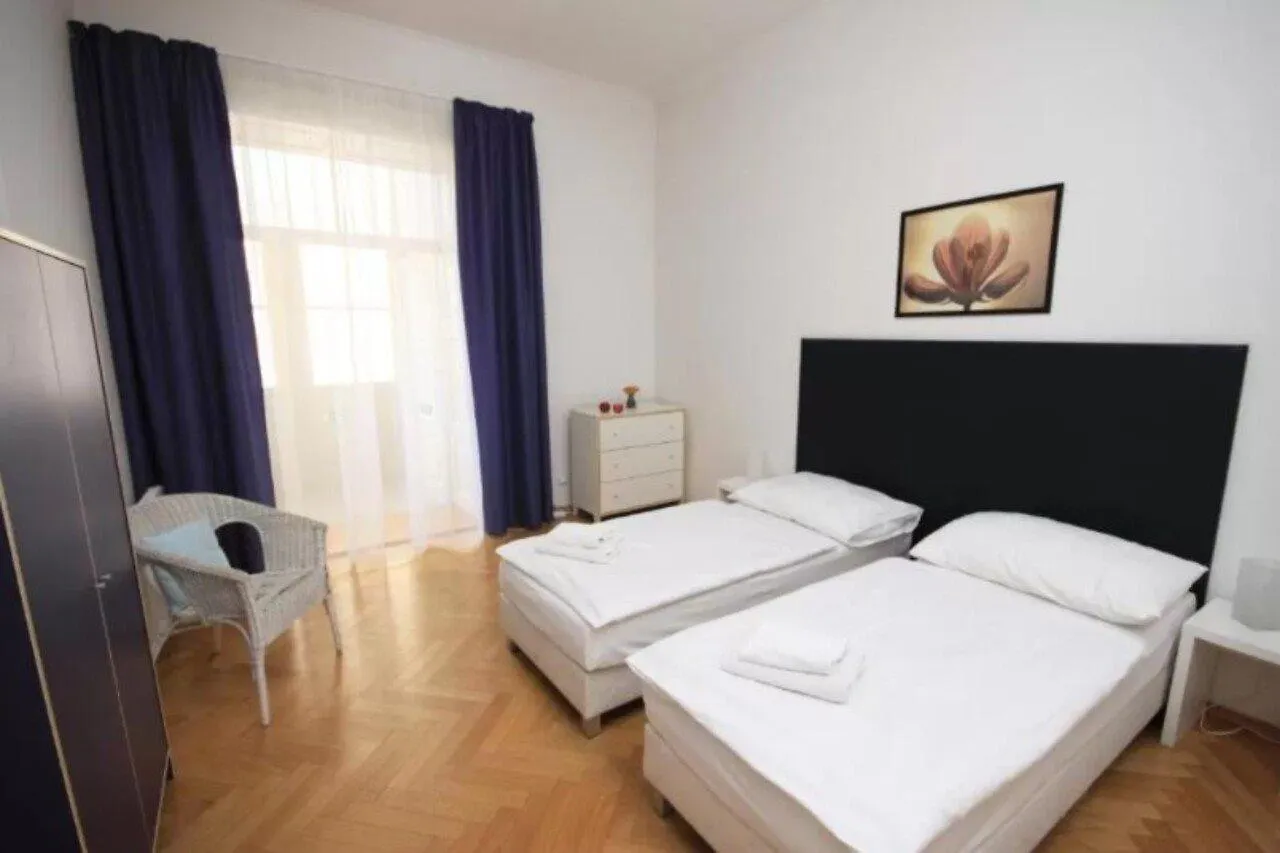 Leo Apartments Old Town contacts