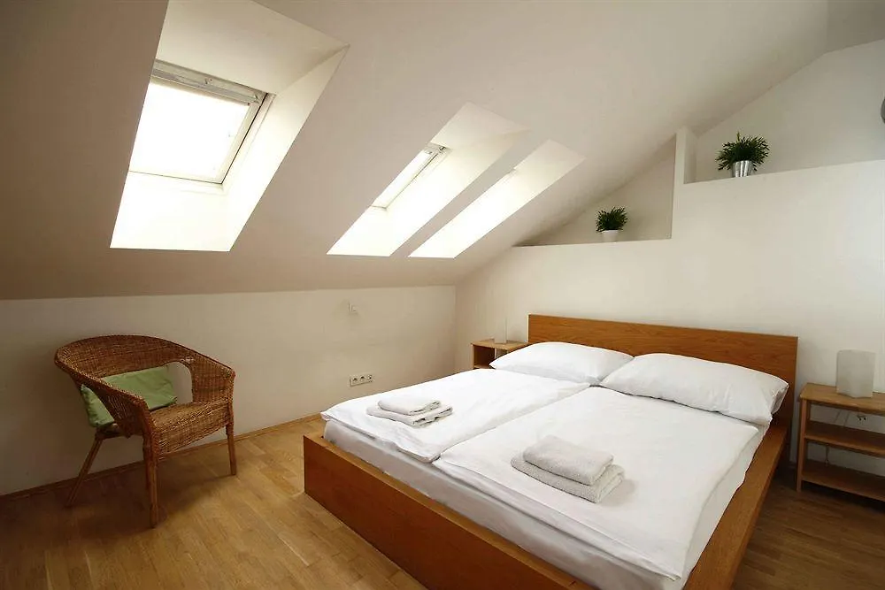 Leo Apartments Old Town Πράγα