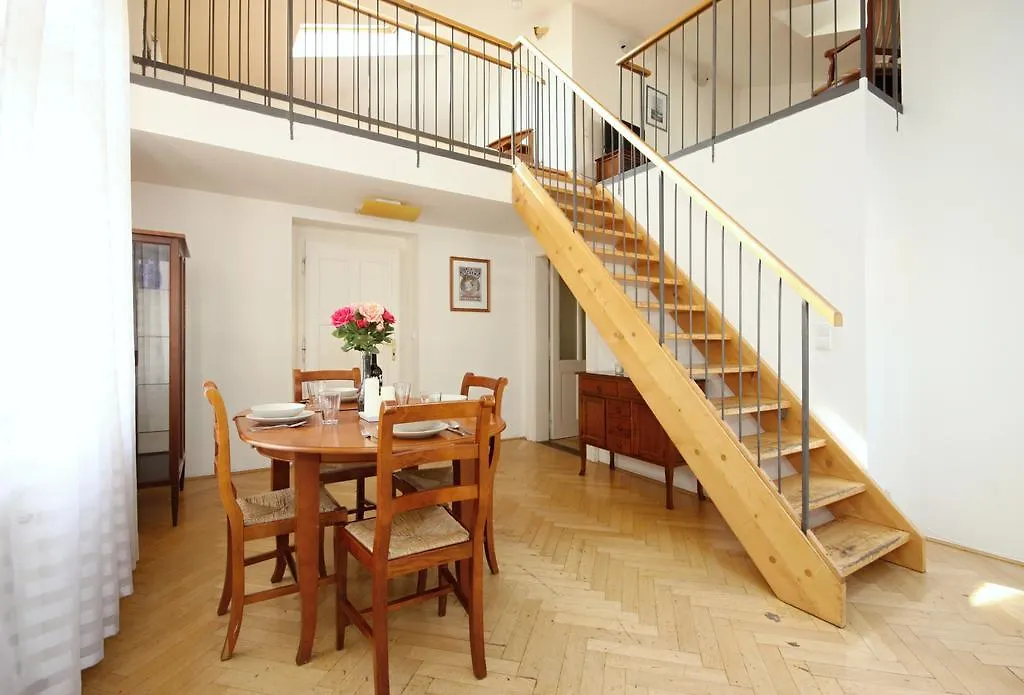 Leo Apartments Old Town Πράγα